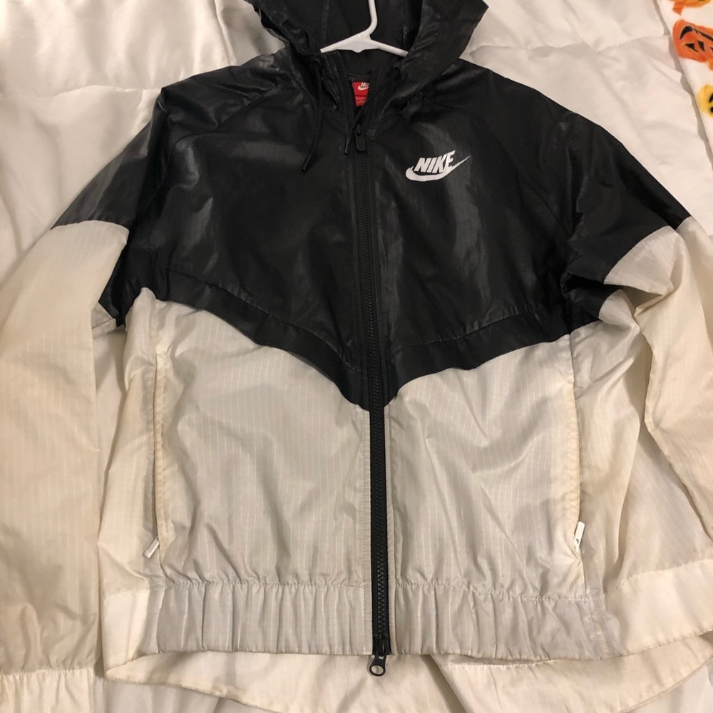 Nike Women’s Size Large Windbreaker